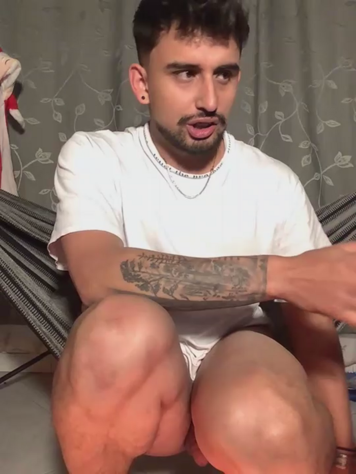 Aaron_hot2