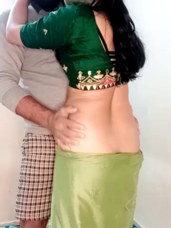 SEXY-nidhi-sharma