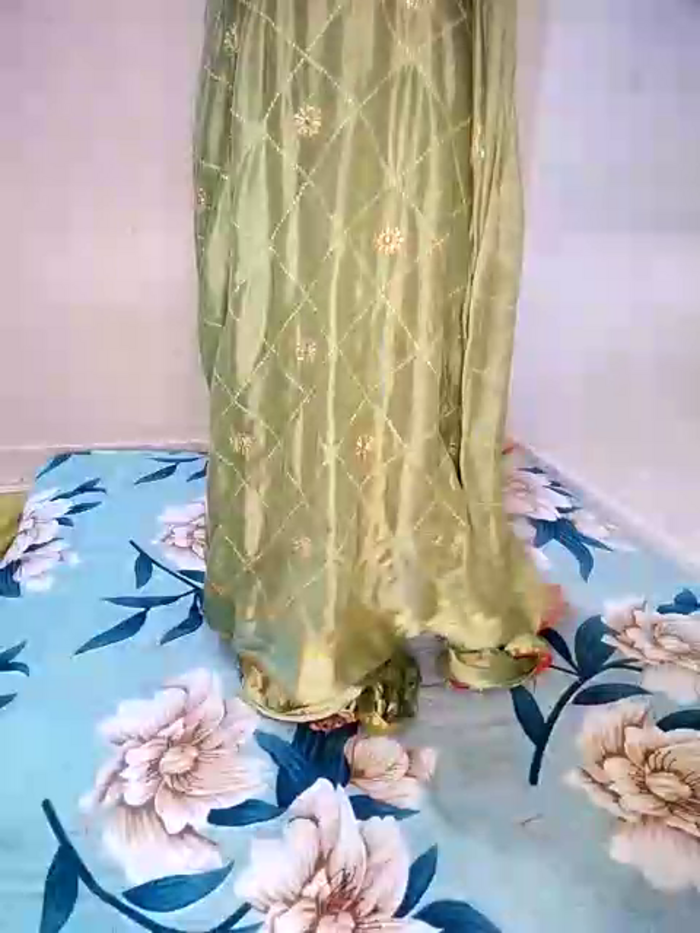 SEXY-nidhi-sharma