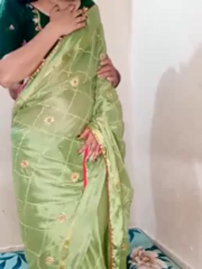 SEXY-nidhi-sharma