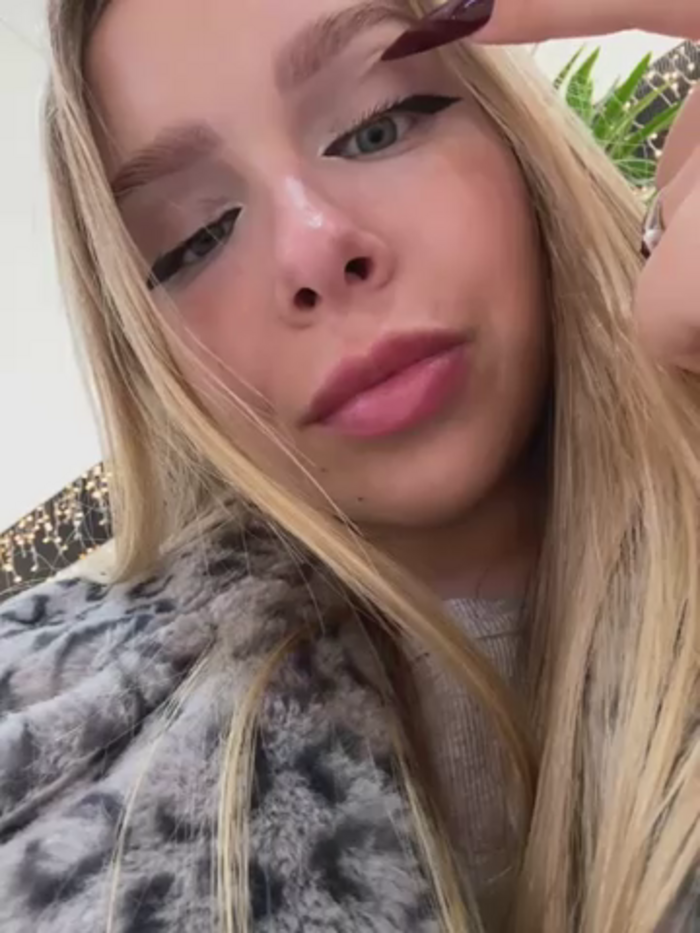 mur_girl