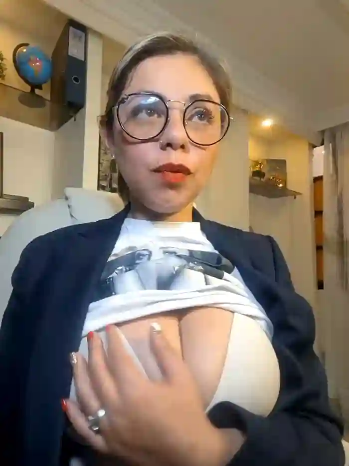 2024/12/12/stripchat-cata_office-12-16-40-22