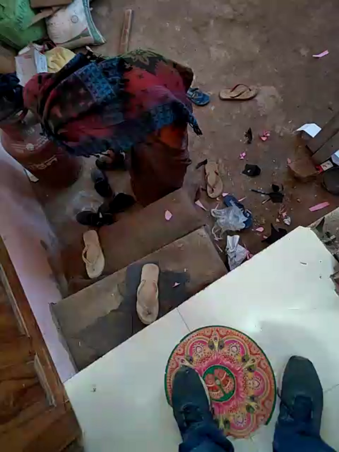 COUPLLE_VILLAGE