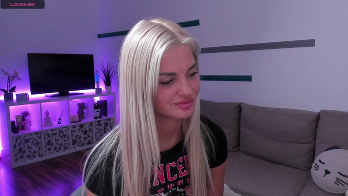 Nia_Blondie_X
