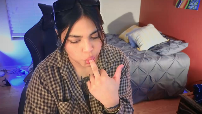 miacanela_xo