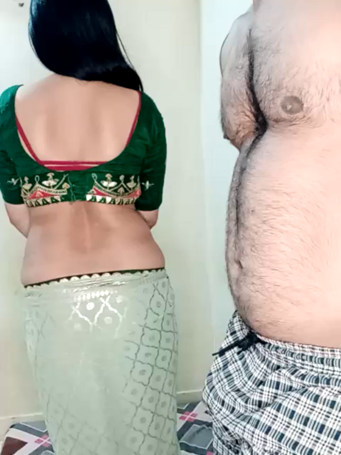 SEXY-nidhi-sharma