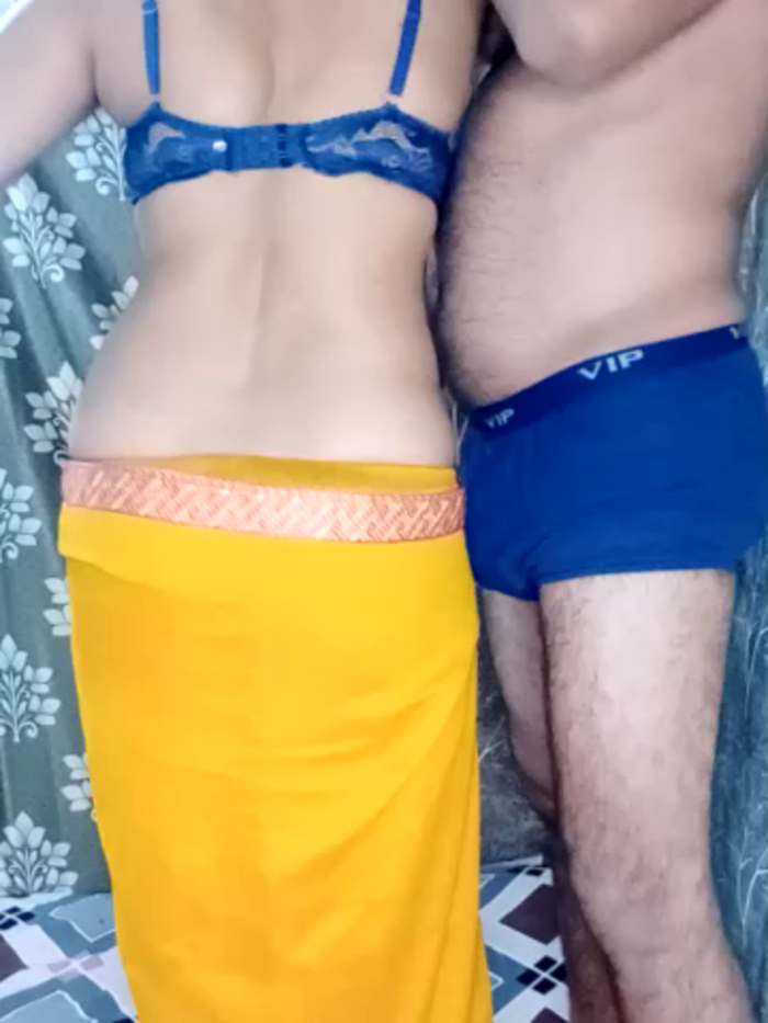 SEXY-nidhi-sharma