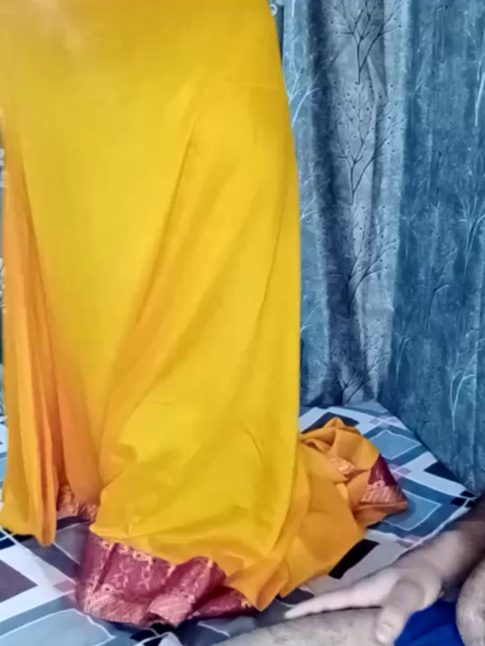 SEXY-nidhi-sharma