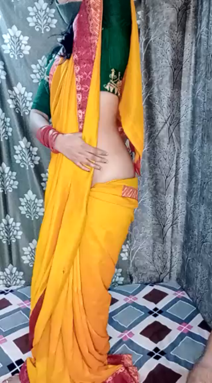 SEXY-nidhi-sharma