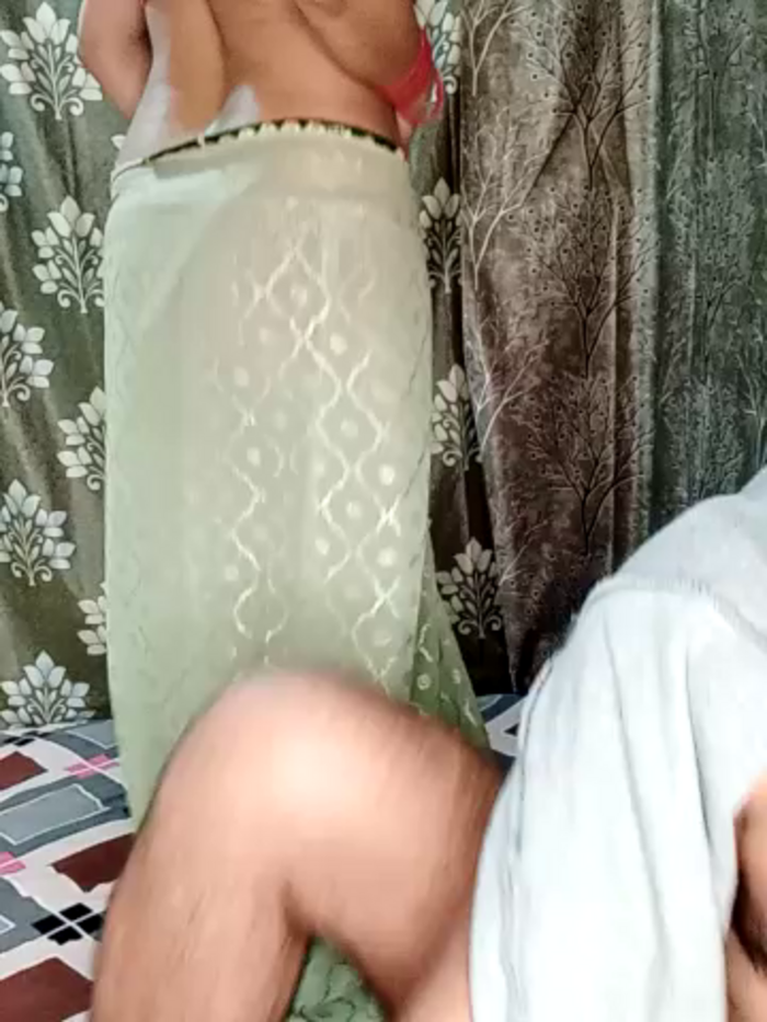SEXY-nidhi-sharma
