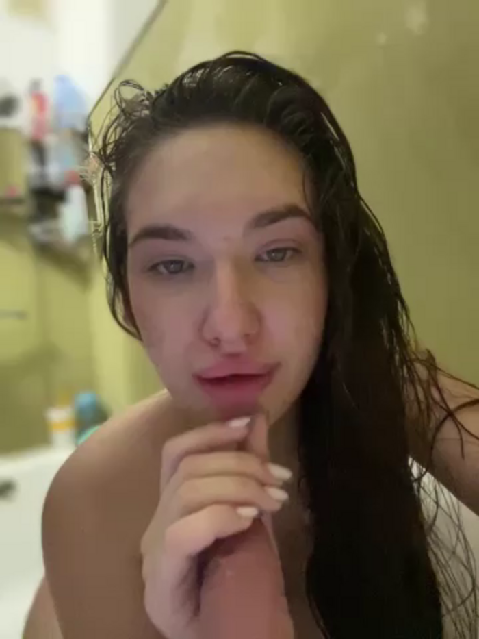 Holly_Molii