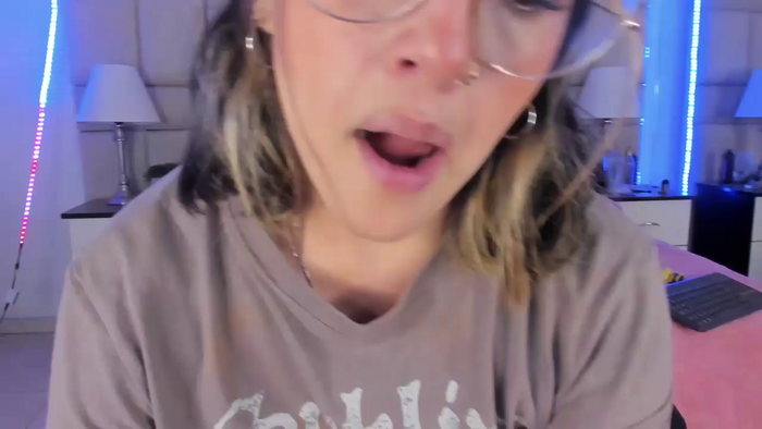 IsisLoveyes_