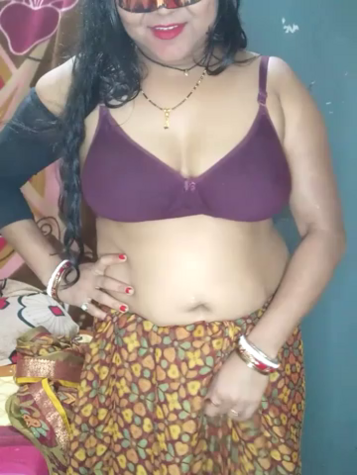 Hot_muskaan