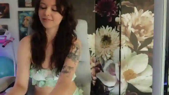 2025/01/01/stripchat-makiyahbelle-08-54-12