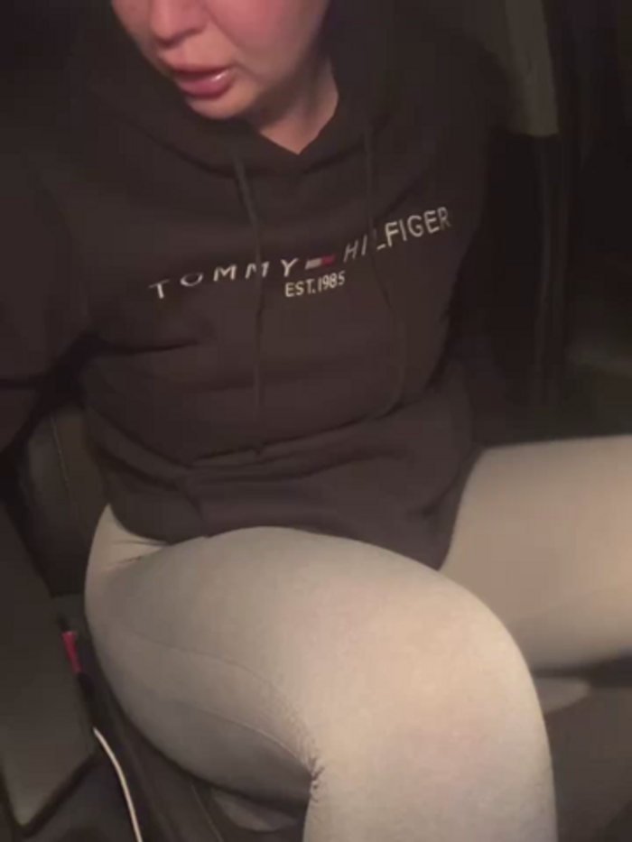 YoungHotMom_