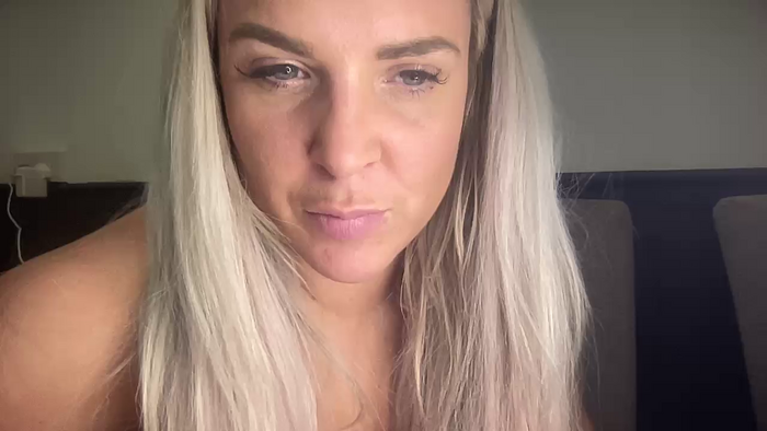 Bustyblondebabe32