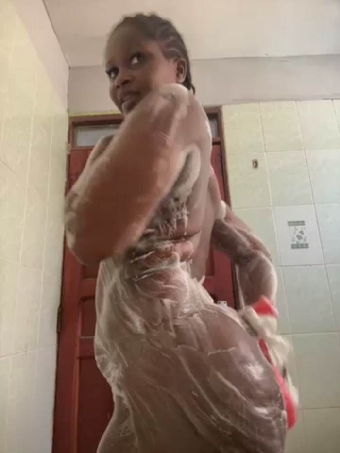 t-Booty_risky_