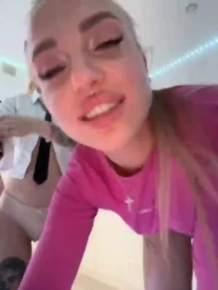 2025/01/10/stripchat-charming_ritta-10-29-50