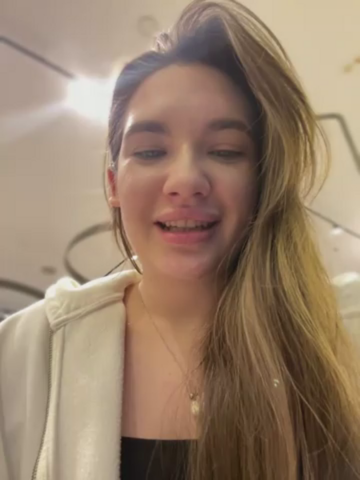 Holly_Molii