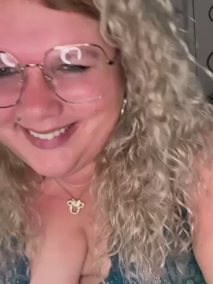 CurvyAnonymousGirl89