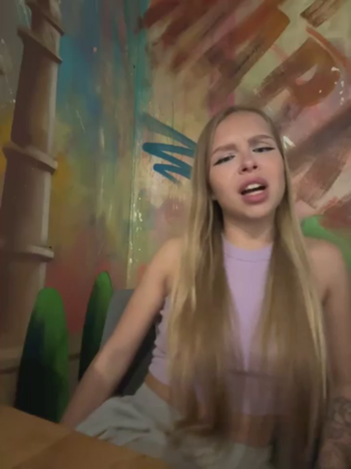 mur_girl