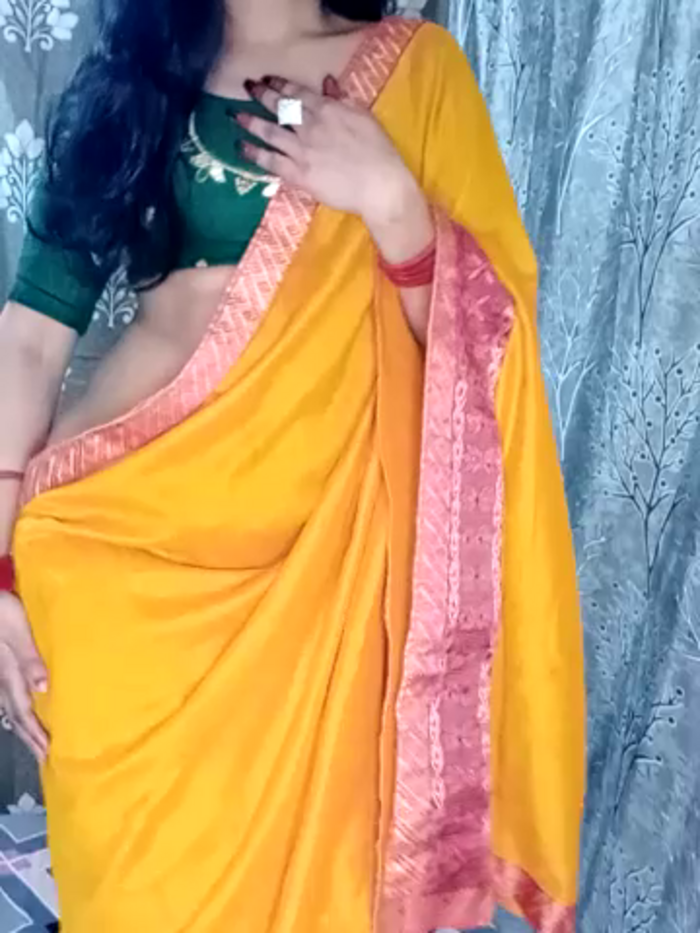 SEXY-nidhi-sharma