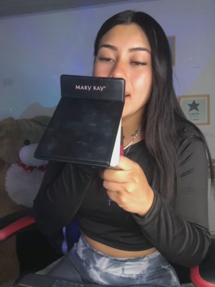 emily_22x