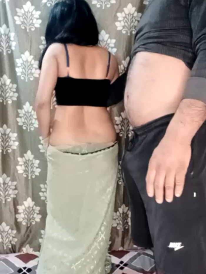 SEXY-nidhi-sharma