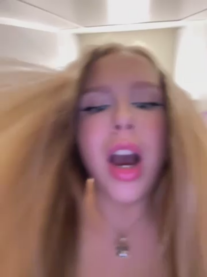 mur_girl