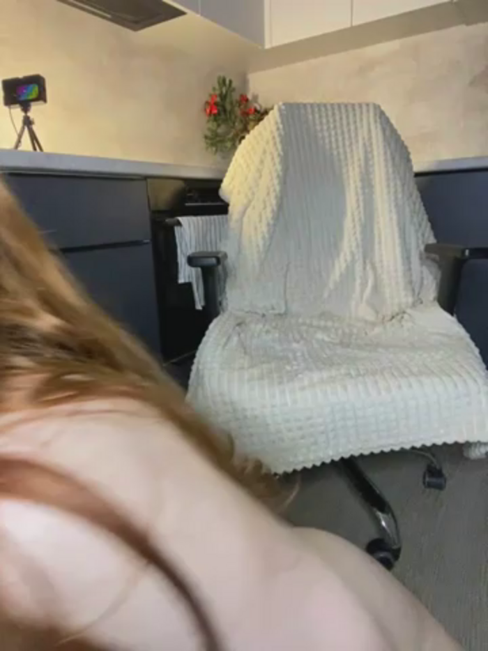 redhead_peach