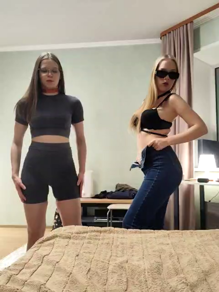 Two_Hot_Cats_Love