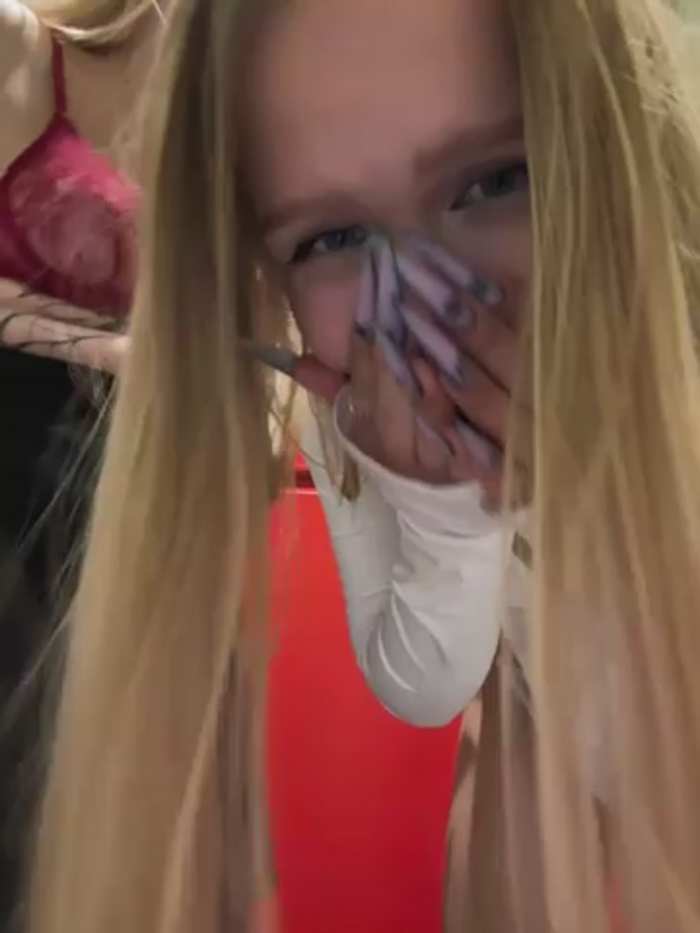 mur_girl