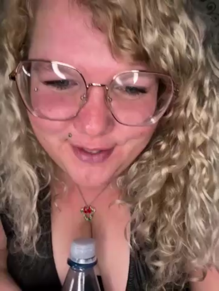 CurvyAnonymousGirl89