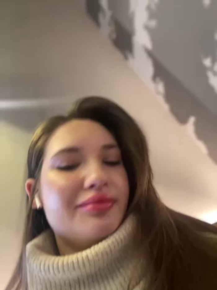 Holly_Molii