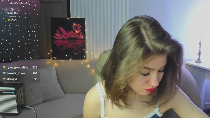 Selena_grey_
