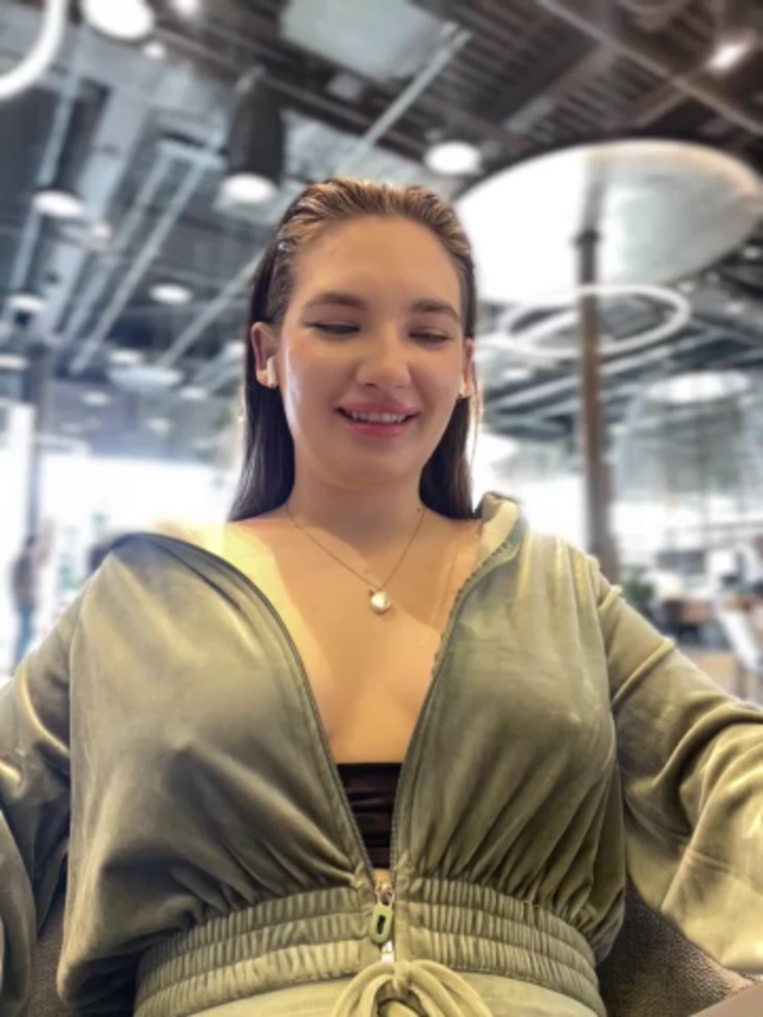 Holly_Molii