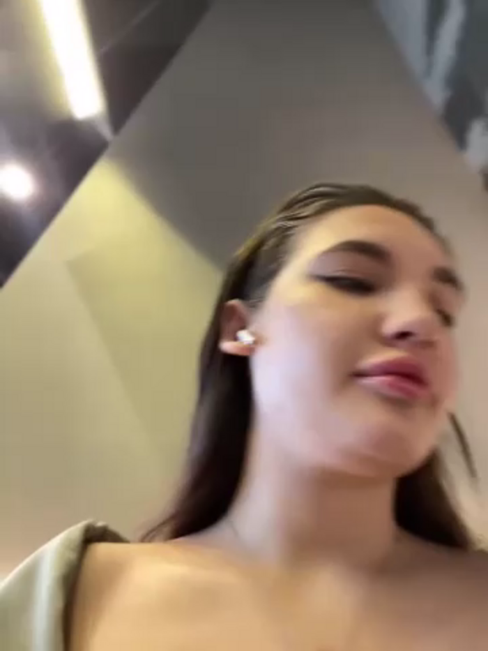 Holly_Molii