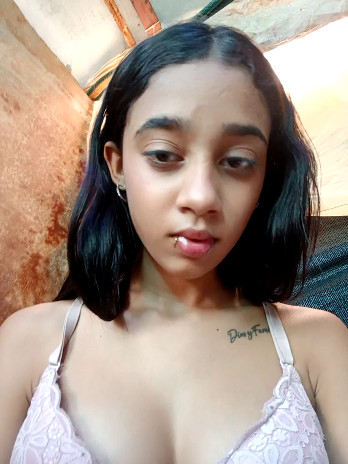 Zoe_Sweett18