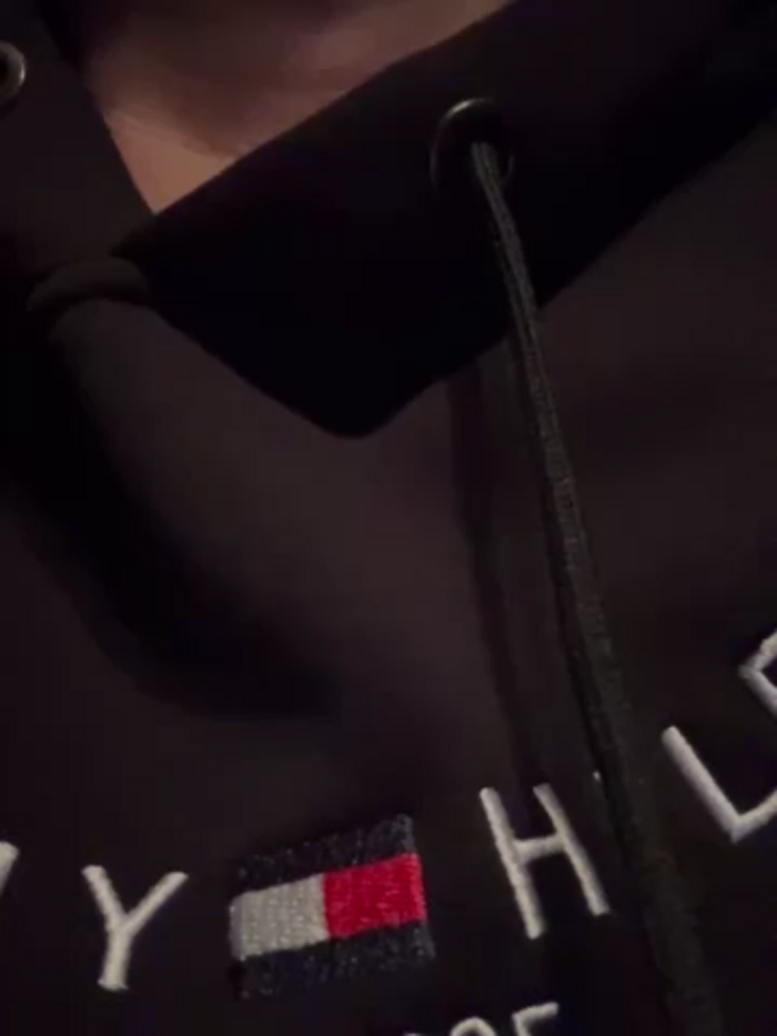 YoungHotMom_