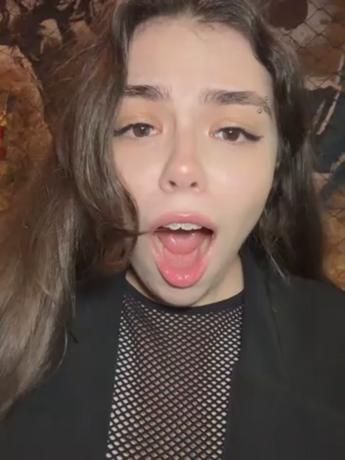 pantyless