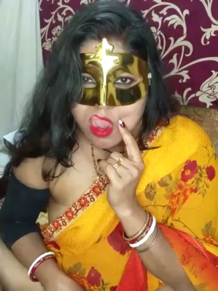 Hot_muskaan