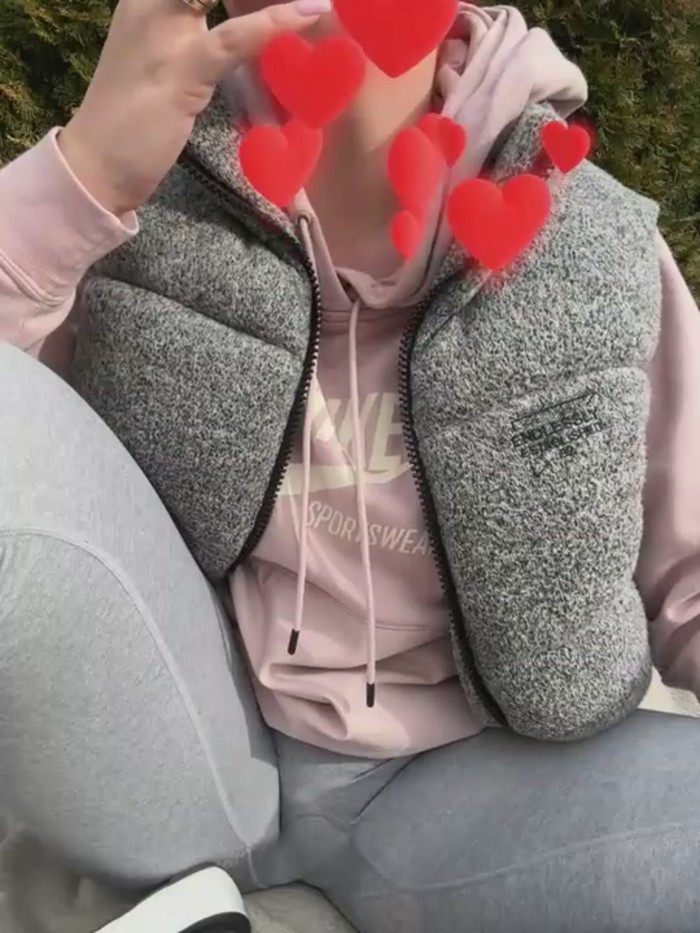 YoungHotMom_