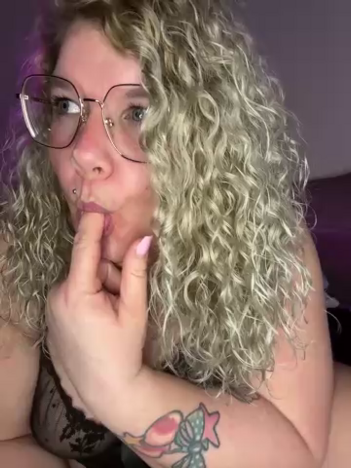 CurvyAnonymousGirl89