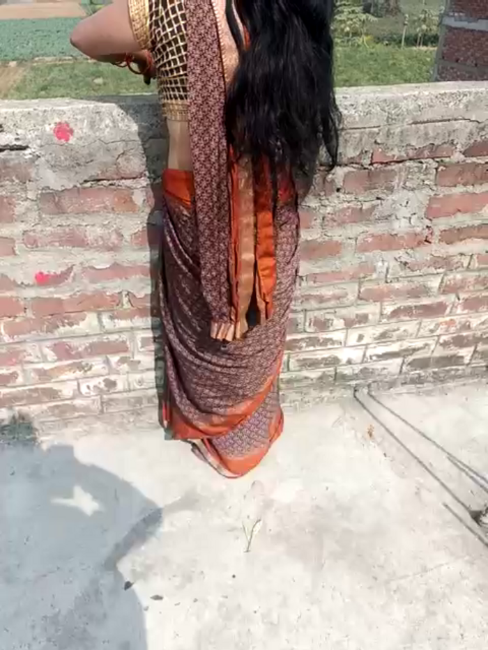 COUPLLE_VILLAGE