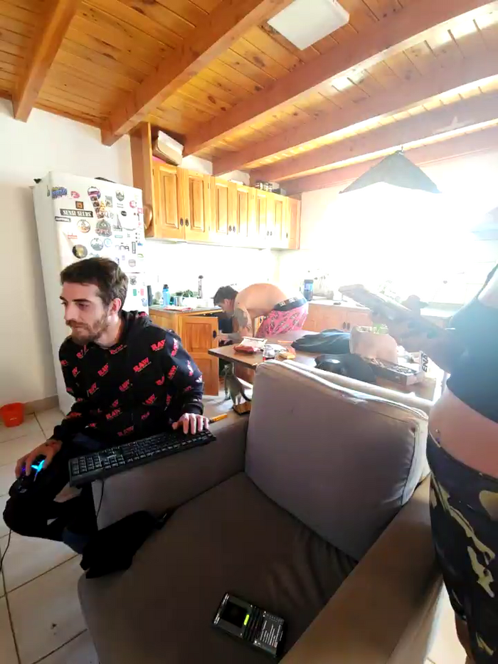 Elnonoykeila77