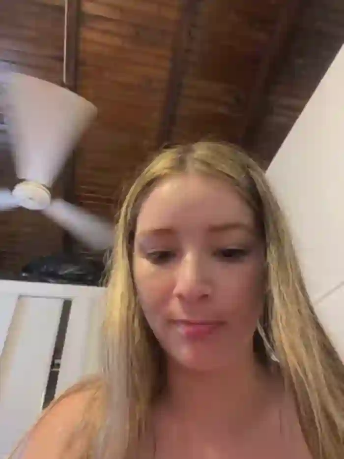 2025/02/02/stripchat-pilimartinez22-03-32-14