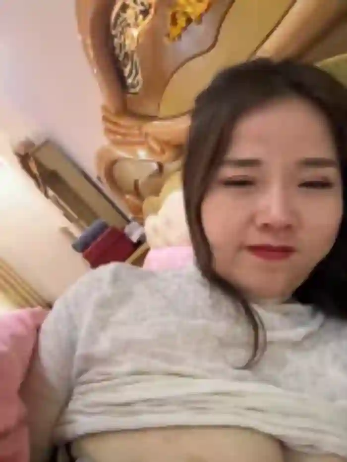 2025/02/02/stripchat-efangfang-09-21-50
