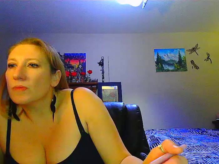 lilyhornyhousewife
