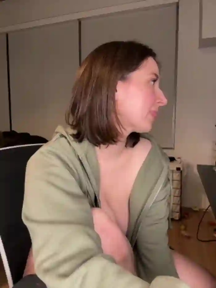 2025/02/02/stripchat-nerdynina-21-44-54