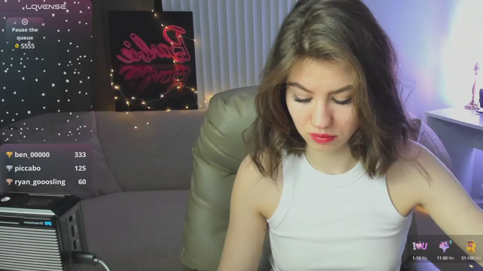Selena_grey_